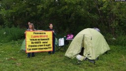 Дольщики ЖК "МЧС" развернули палаточный лагерь у своих недостроенных домов