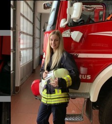 Девушка пожарный