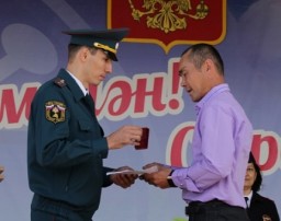 Житель Башкирии удостоен награды МЧС России за спасение троих детей при пожаре
