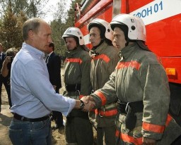 Владимир Путин призвал увеличить личный состав пожарных подразделений