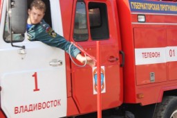 В МЧС изобрели очередное универсальное новшество, пожарный-водитель!