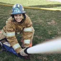 Женщины пожарные